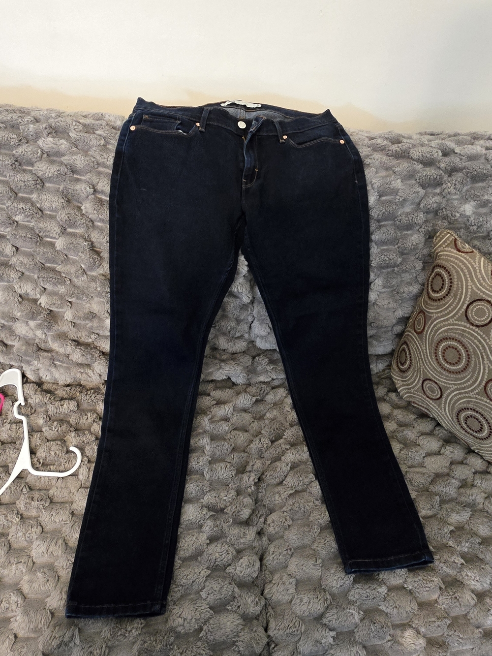 2 Pairs Levis Size 11  524 Women's Dark Blue SkinnyJeans Levis535 Skinny 32